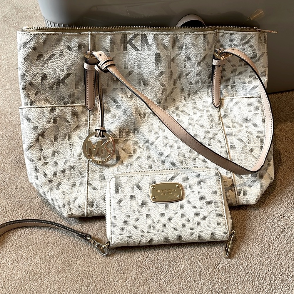 Michael Kors pocket book and wallet